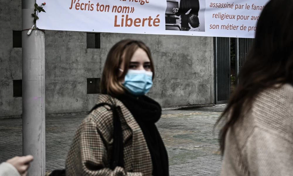 Γαλλία: Επιστρέφουν στα σχολεία οι μαθητές μετά τον αποτρόπαιο αποκεφαλισμό